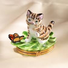 a limoges box is created in the eponymous french city.  the hinged boxes are made of kaolin clay which is native to limoges.  originally created to store snuff, these are collected world wide.  unfortunately, they're damn expensive.  i didn't buy any true limoges for etta, but there are some awfully sweet knock-offs.